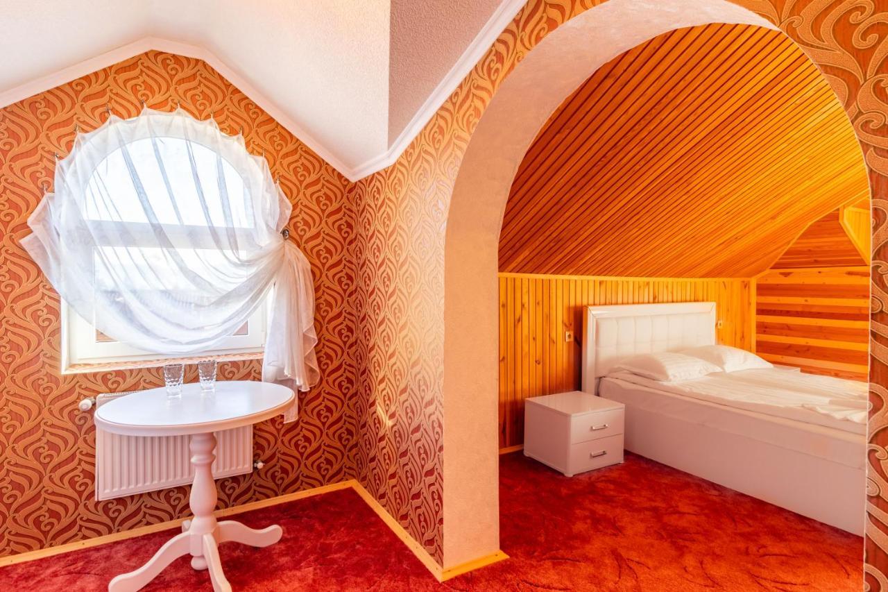 Hotel Zeleniy Bir Bukowel Exterior foto